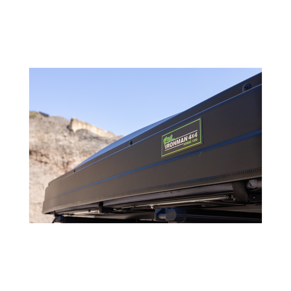 Tente de toit Ironman 4x4 Nomad chez sifa 4x4 importateur - vente directe particuliers et professionnels - voyager en tout quiét