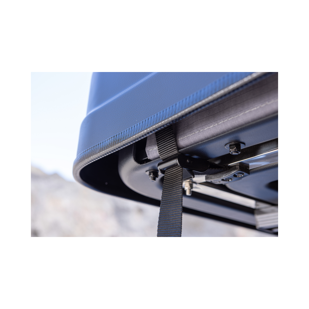 Tente de toit Ironman 4x4 Nomad chez sifa 4x4 importateur - vente directe particuliers et professionnels - voyager en tout quiét